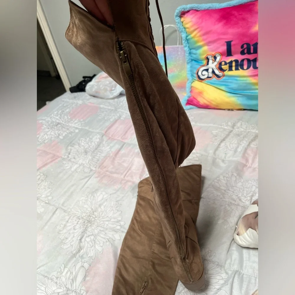 Over the knee boots - Picture 3 of 4